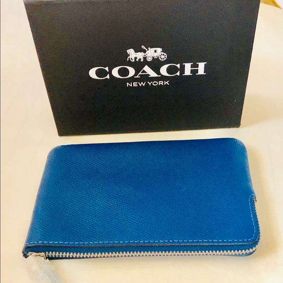 COACH Corner Zip Wrist, Atlantic - Picture 6 of 8